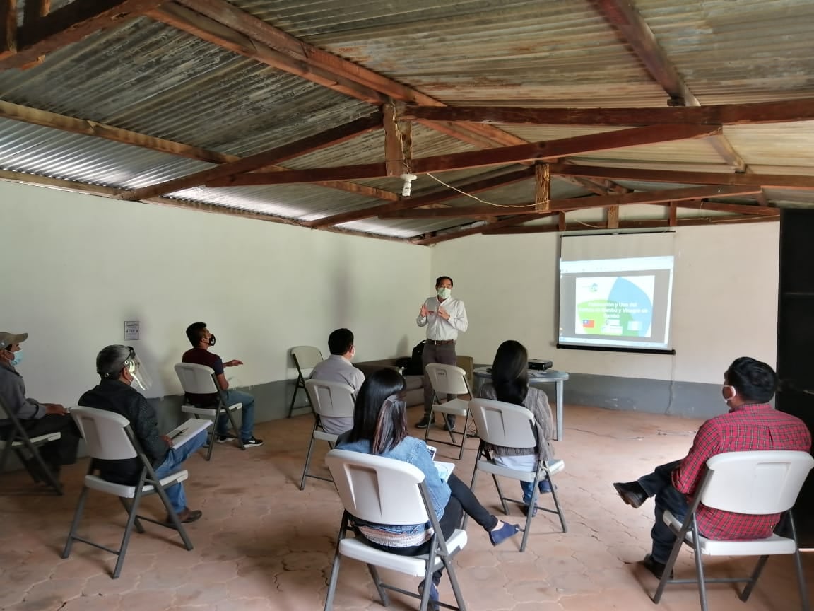 Capacitación para elaborar carbón con materia de bambú